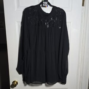 225 Torrid 5 5X Black Lace Detail Blouse